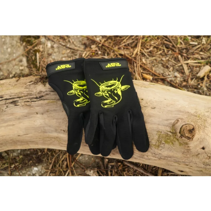 bc-bo150003_catgrippergloves-01_inuse-Photoroom