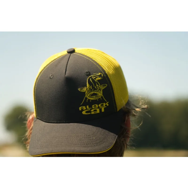bc-bo500015_blackandyellowtruckercap-02_productlifestyleimage1-Photoroom